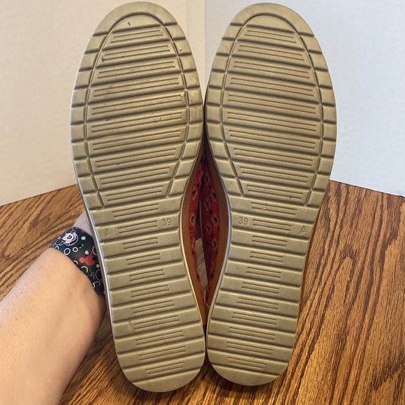 EUC Spring Step Tulisa Leather Red Lattice Cut Casual Flats, Size 39 (US 8.5) - Picture 8 of 8